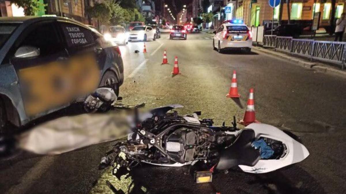 Смертельна ДТП з таксі та мотоциклом у Харкові: суд ухвалив вирок водієві - Україна новини - Харків Смертельна ДТП з таксі та мотоциклом у Харкові: суд ухвалив вирок водієві - Україна новини - Харків