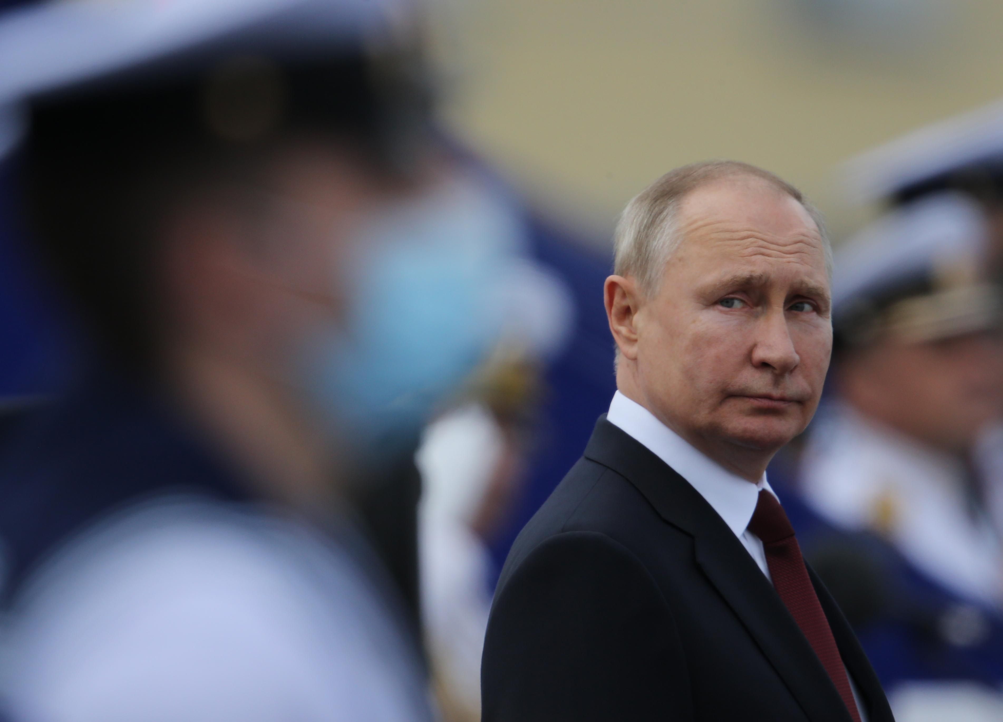 Путин говорит, что "ему жаль" из-за обострения на Донбассе