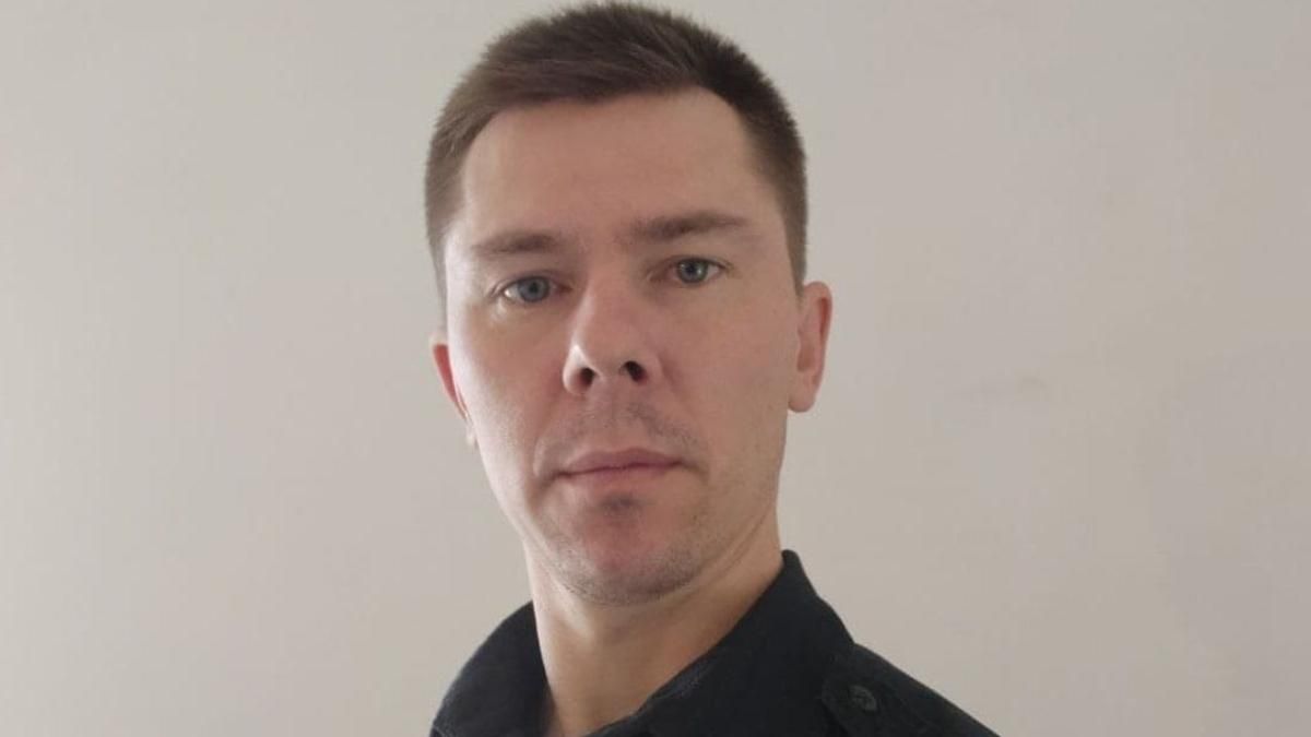 Одесский патрульный в выходной задержал нетрезвого мужчину, который крушил столы топором
