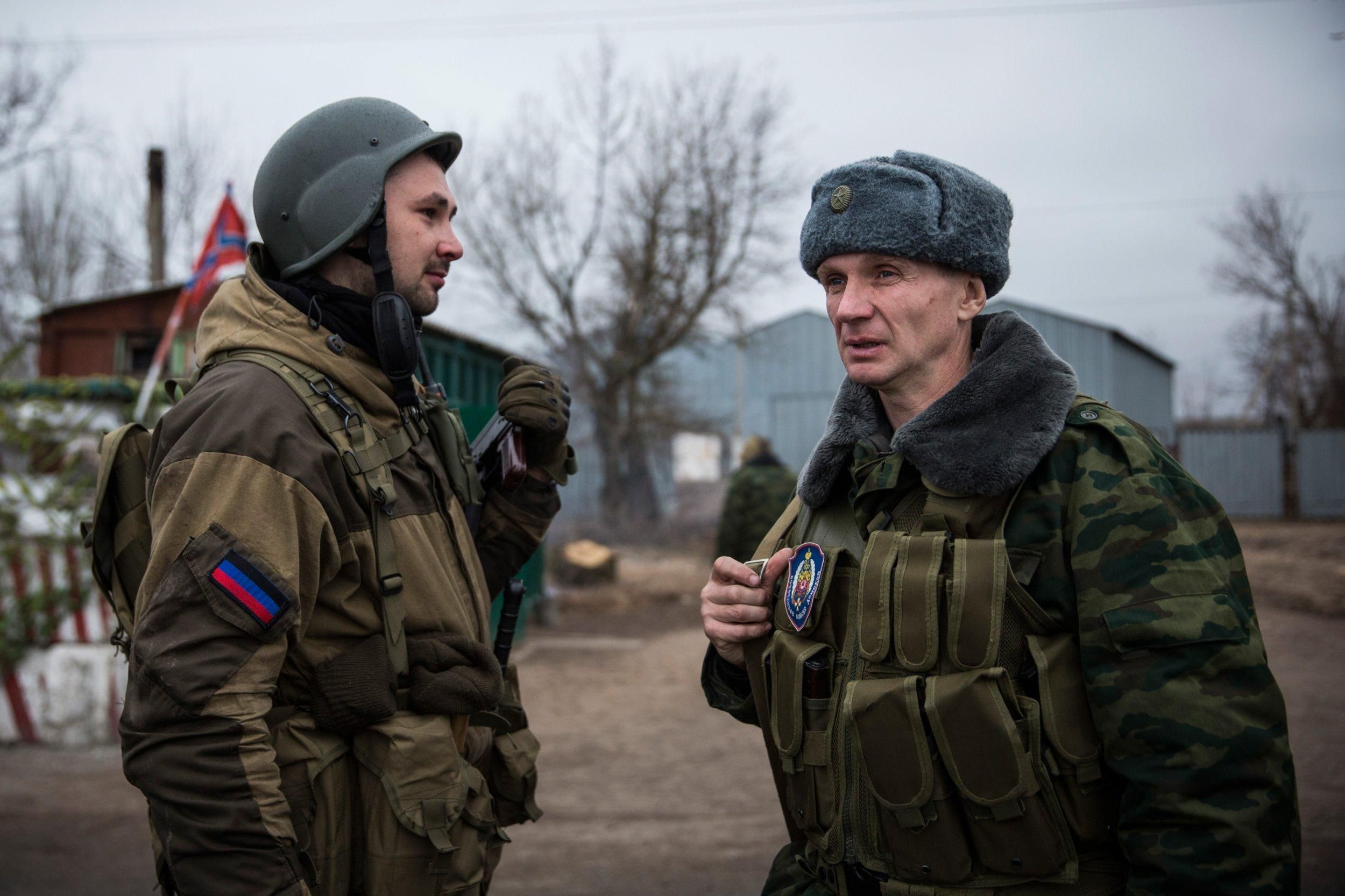 На тлі загострення бойовики ставлять на "військовий облік" навіть неповнолітніх - Україна новини - 24 Канал