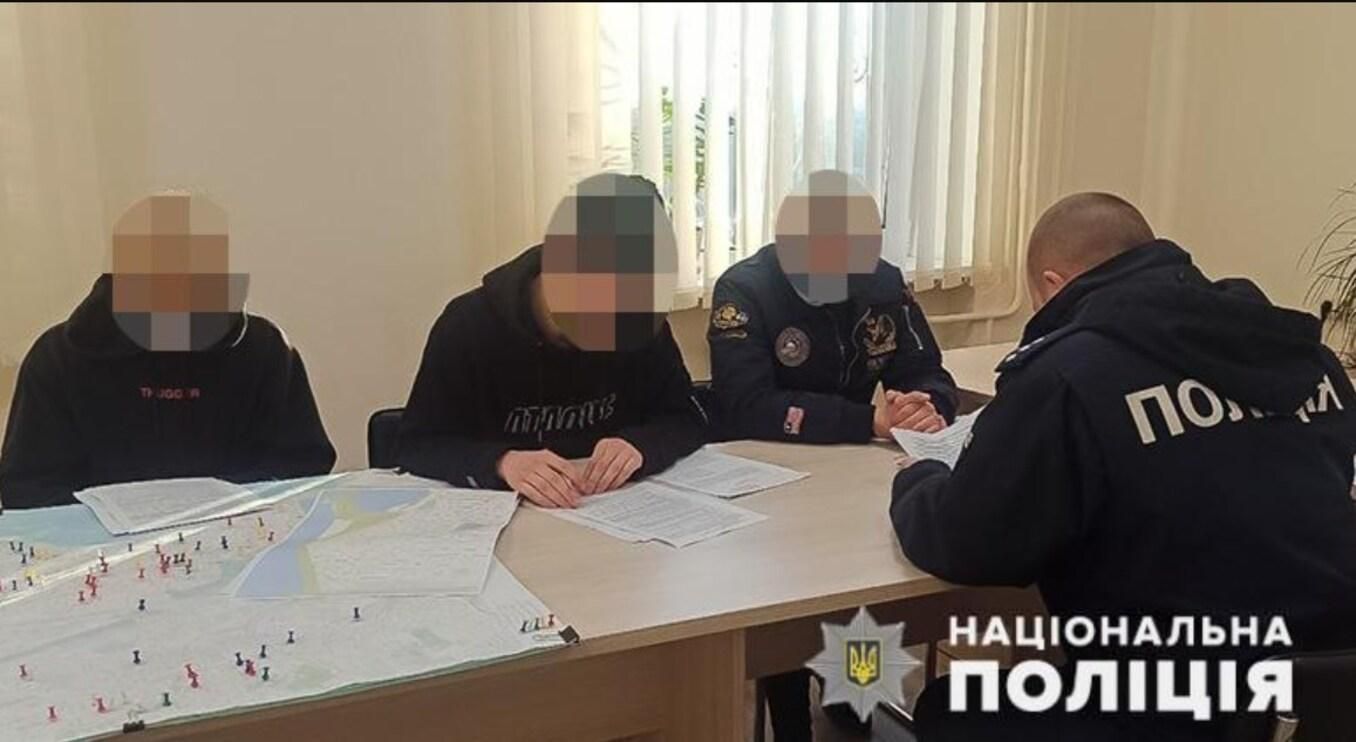 В Киеве будут судить молодых людей, которые издевались над больной бабушкой и сняли все на видео В Киеве будут судить молодых людей, которые издевались над больной бабушкой и сняли все на видео