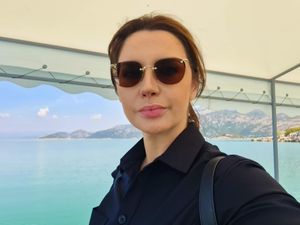 Дружина Медведчука Оксана Марченко в поспіху поїхала з України, – ЗМІ