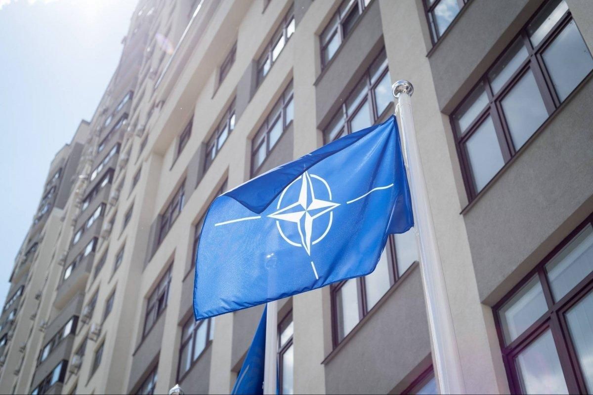 НАТО тимчасово закриває офіс у Києві, працівників відправляють у Львів - Україна новини - 24 Канал