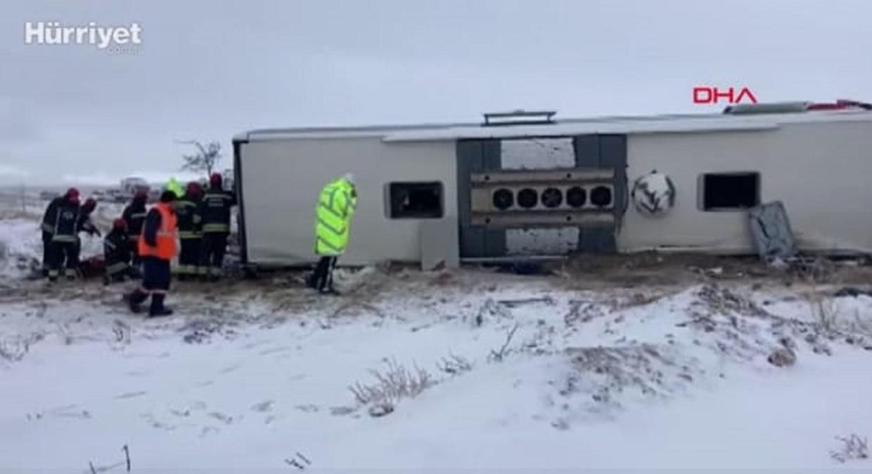 В Турции перевернулся туристический автобус: много погибших и раненых