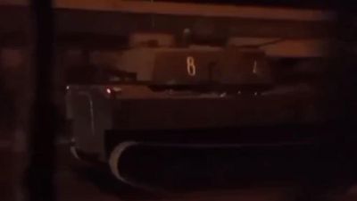 На вулицях окупованого Донецька помітили бронетехніку, танки й "Гвоздики"