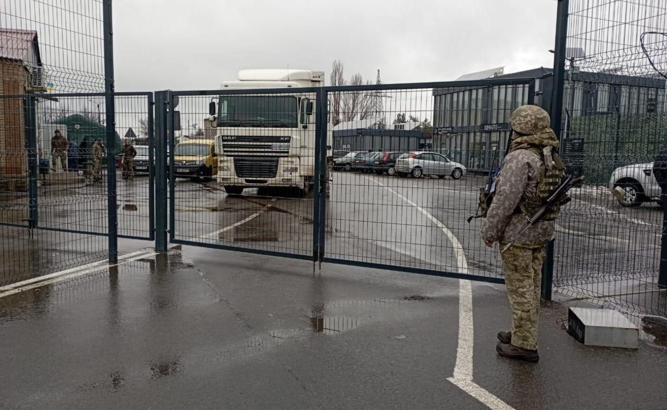 Функционирование КПВВ "Счастье" приостановили из-за регулярных обстрелов Функционирование КПВВ "Счастье" приостановили из-за регулярных обстрелов