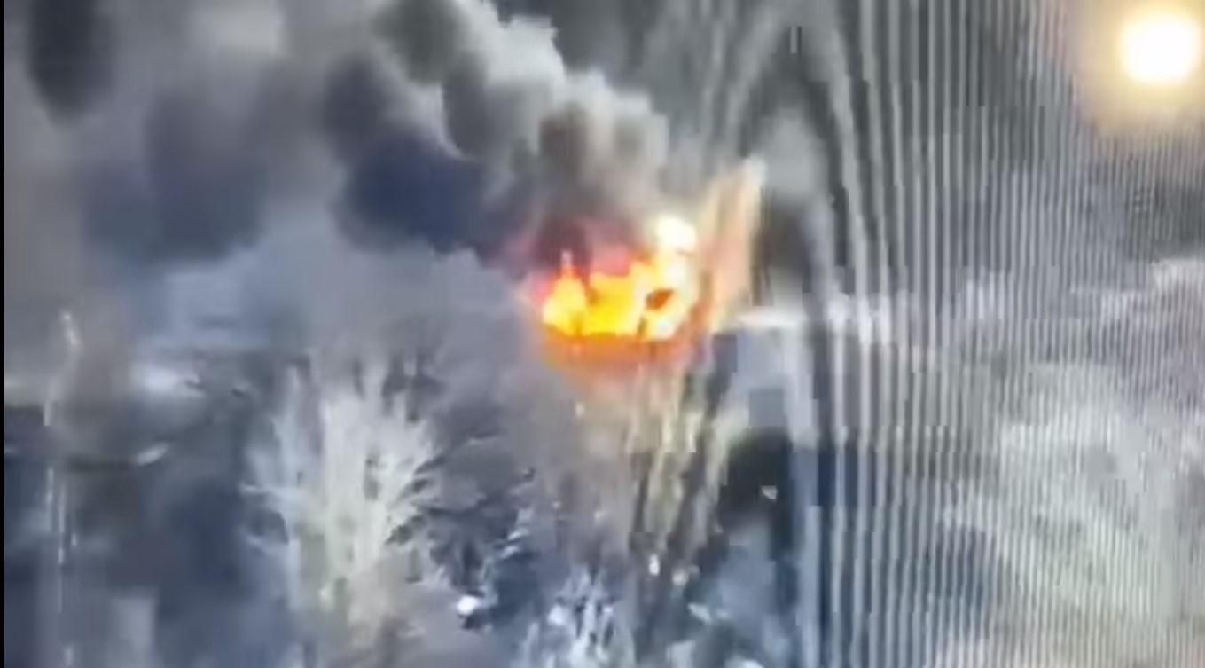 Ведут огонь по населенным пунктам: оккупанты взорвали автомобиль СЦКК – видео с места Ведут огонь по населенным пунктам: оккупанты взорвали автомобиль СЦКК – видео с места