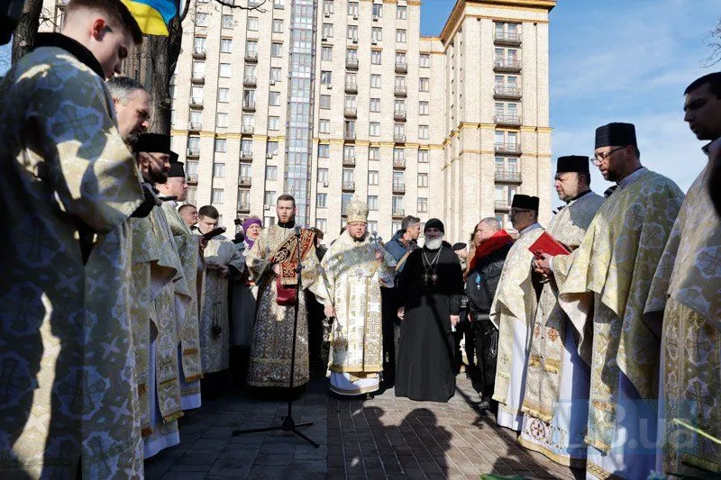 Священники провели панахиду за загиблими