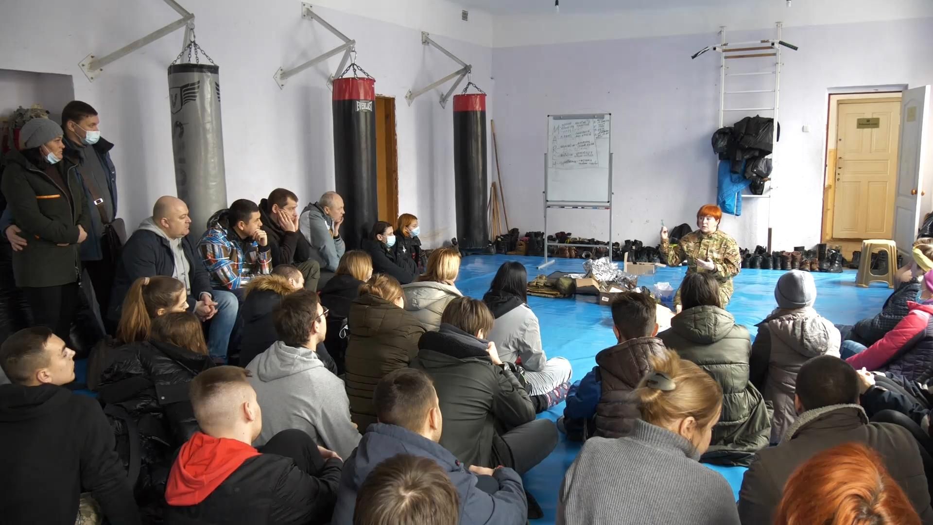 "Пусть знают, что мы своего не отдадим": в Харькове прошла масштабная выучка для горожан