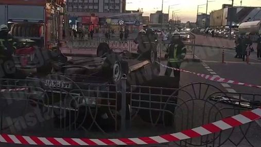 Догори колесами: біля метро "Почайна" сталась аварія