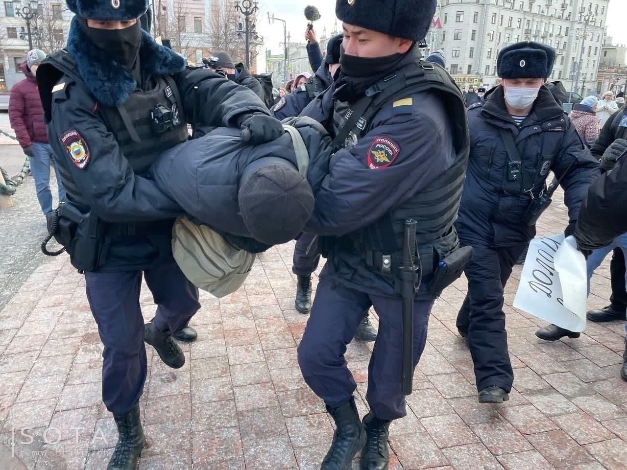 Акції не тільки в Україні: у Москві арештували пенсіонера через осуд агресії Кремля - Новини Росії і України - 24 Канал