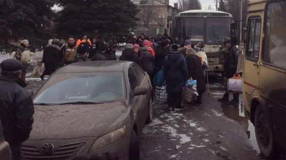 Евакуація з Луганська, війська Росії на кордоні з Україною, загроза вторгнення РФ