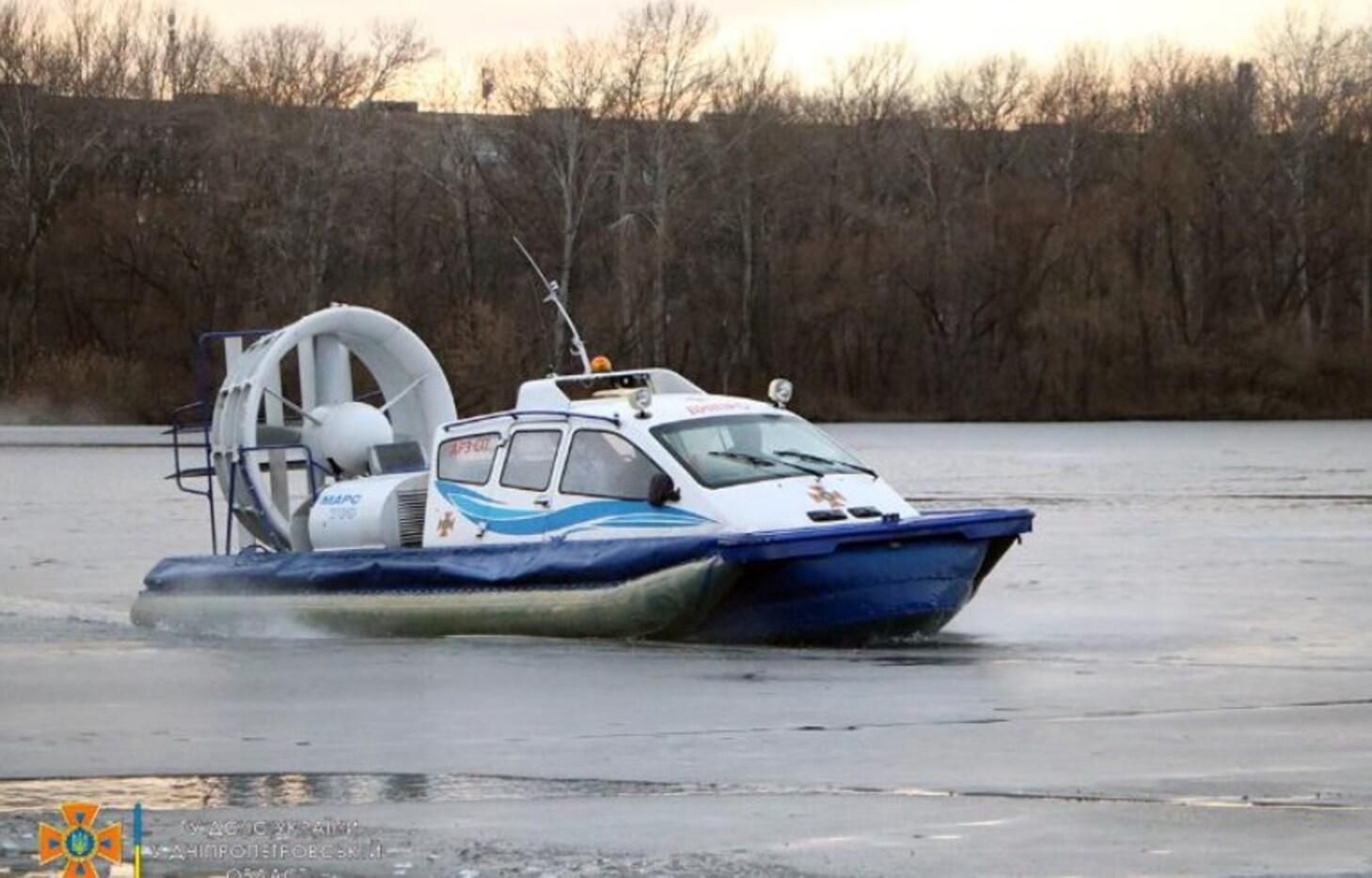 Є жертви: п'ять людей у Дніпрі провалились під кригу - Дніпро Є жертви: п'ять людей у Дніпрі провалились під кригу - Дніпро