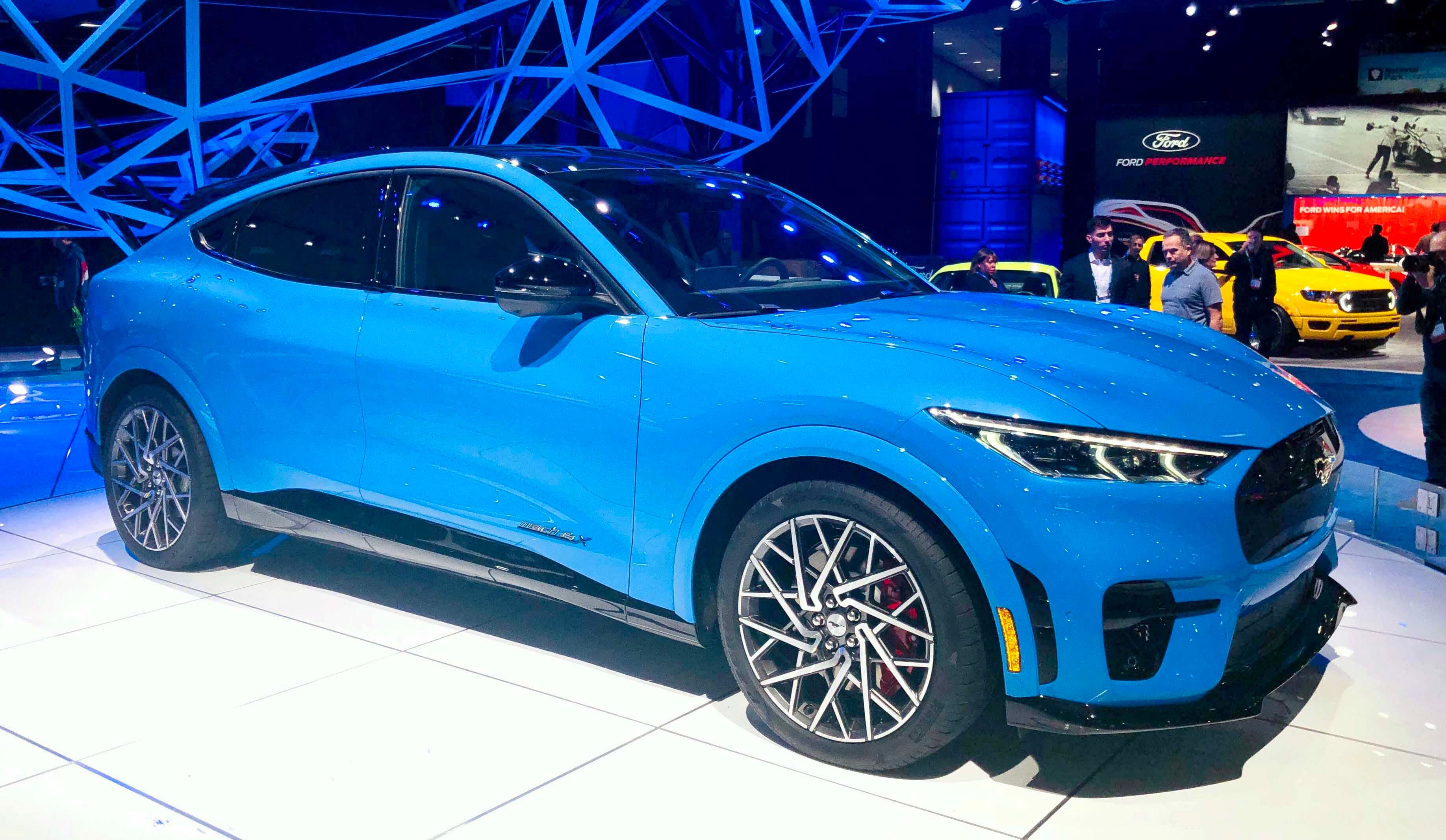 Назван лучший электрокар в США и это не Tesla Назван лучший электрокар в США и это не Tesla