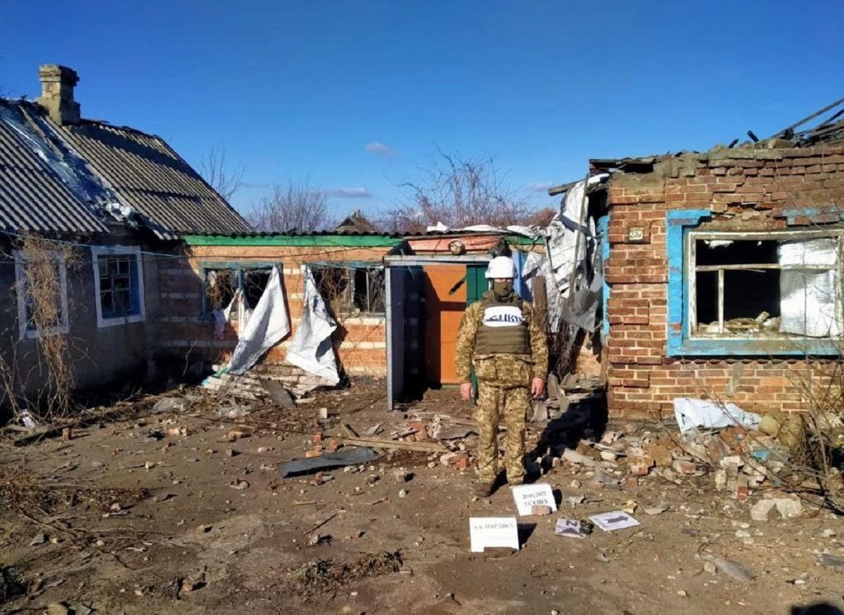 Оккупанты цинично обстреливают жилые районы Донбасса: жуткие фото