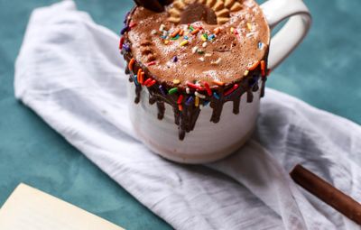 Кекс у кухлі: швидкий рецепт смачного десерту в мікрохвильовій печі