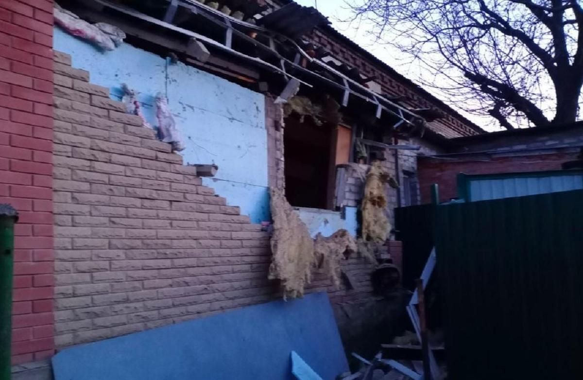 Бойовики обстріляли житлові райони Новолуганська: загинув цивільний - 24 Канал