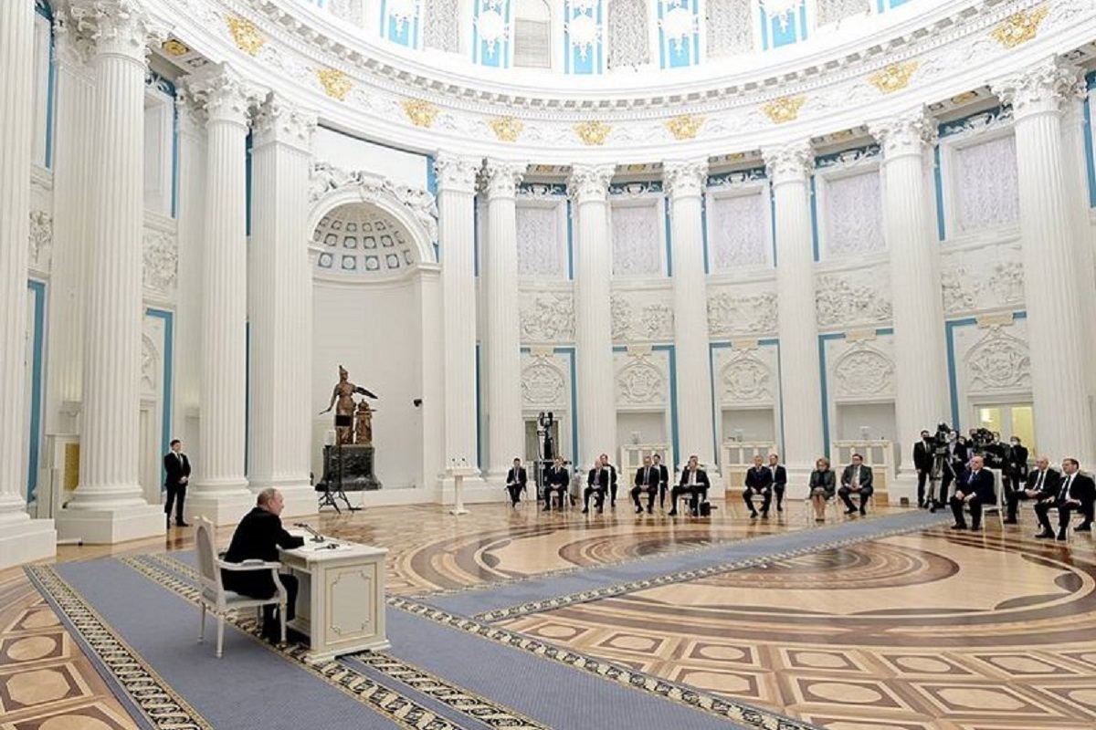 Фарс із визнанням бойовиків: як Радбез танцював під дудку Путіна - 24 Канал Фарс із визнанням бойовиків: як Радбез танцював під дудку Путіна - 24 Канал