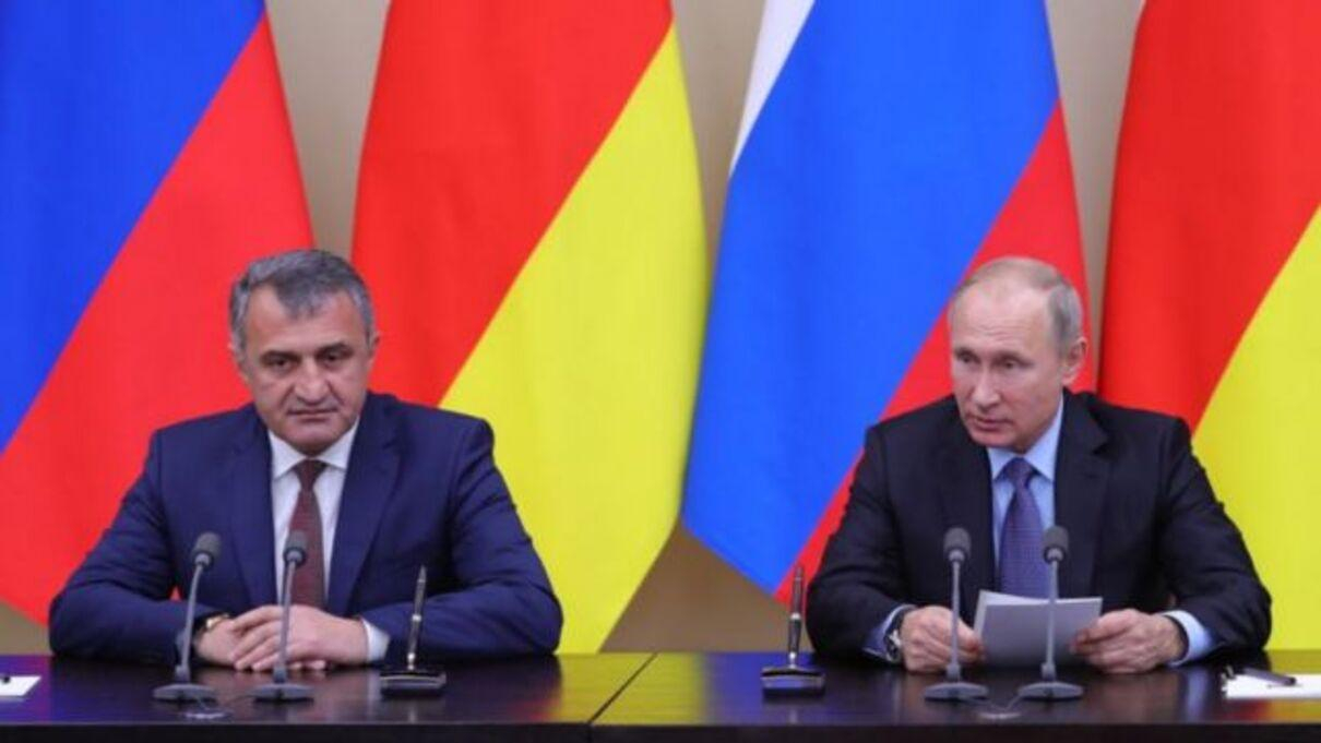 Самопровозглашенные Южная Осетия и Абхазия поддержали легитимизацию "республик" боевиков