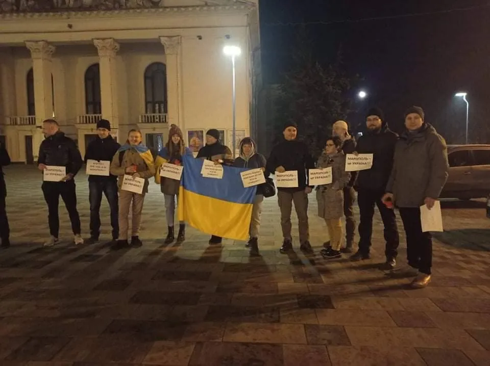Українці вийшли на підтримку України у Маріуполі