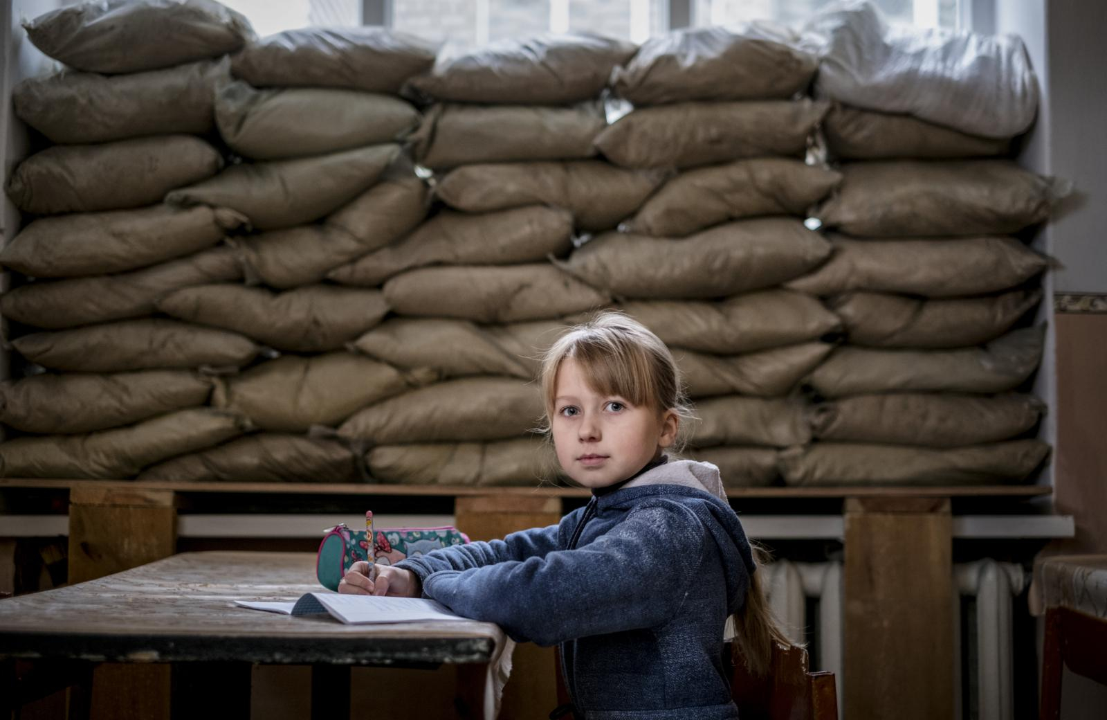 Навчання триває: скільки шкіл на Донбасі перейшли на дистанційку через небезпеку - Освіта