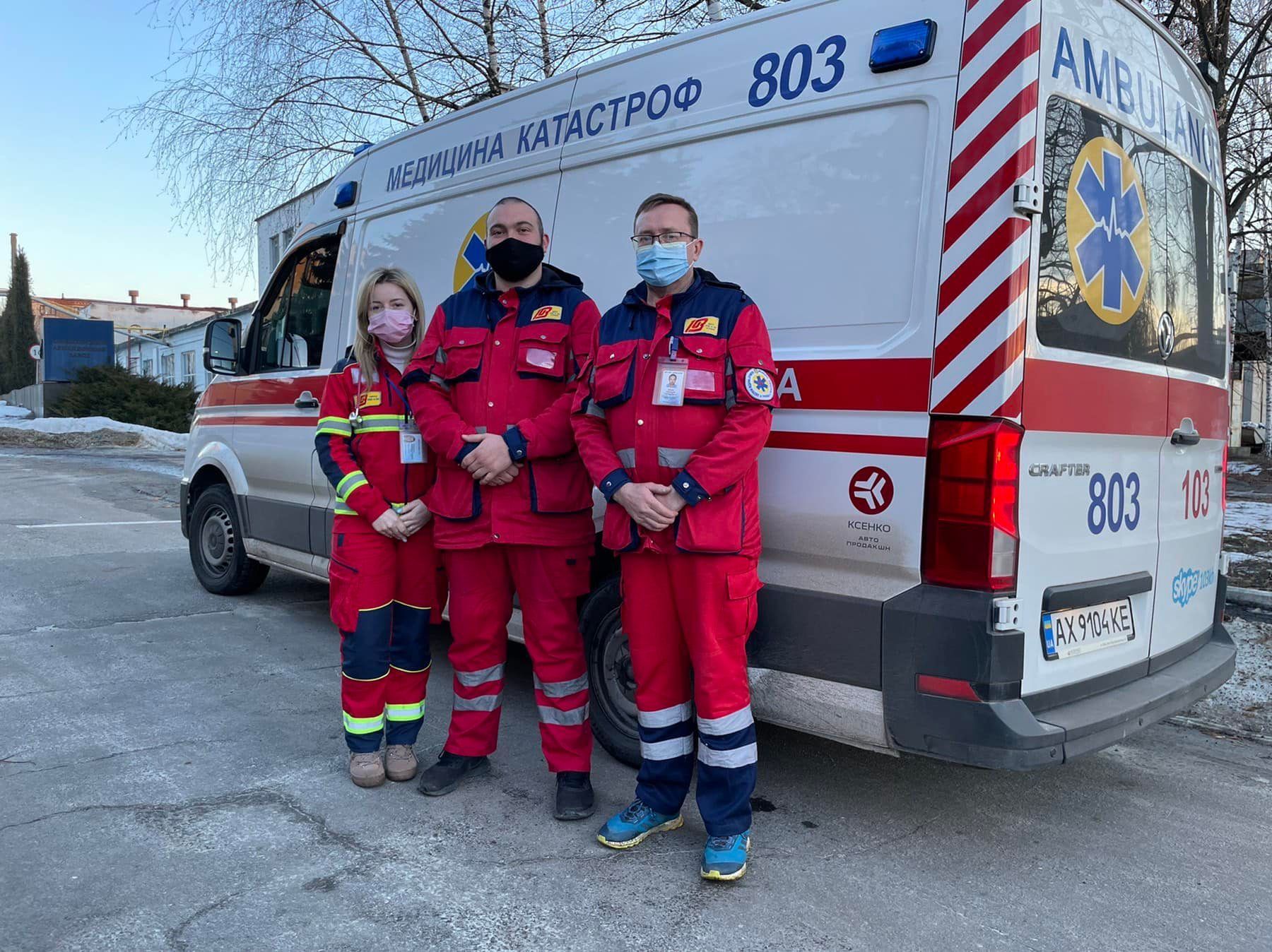 Харьковские медики доставили трех защитников из зоны ООС в больницу Харьковские медики доставили трех защитников из зоны ООС в больницу