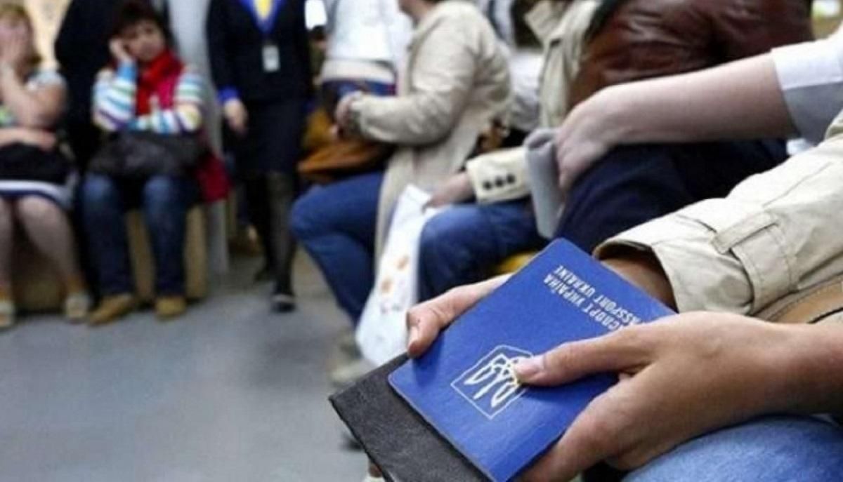 Условия труда улучшаться:эксперты советуют украинцам сохранять спокойствие и не ехать за границу Условия труда улучшаться:эксперты советуют украинцам сохранять спокойствие и не ехать за границу