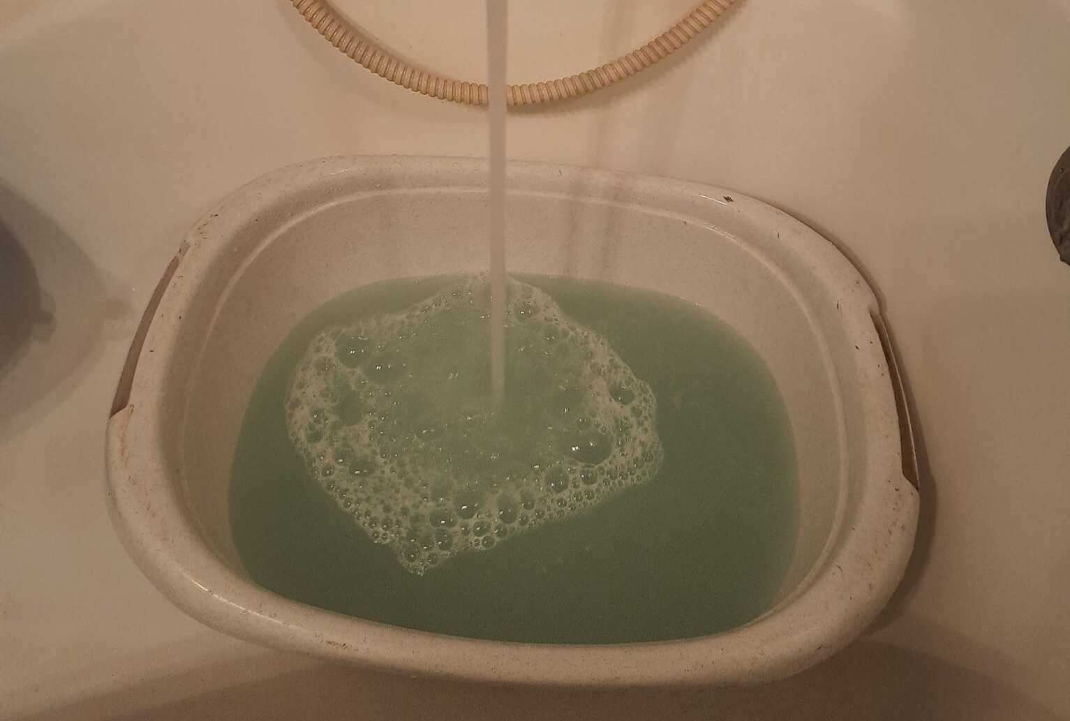 З кранів у Фастові тече зелена вода - Київ З кранів у Фастові тече зелена вода - Київ