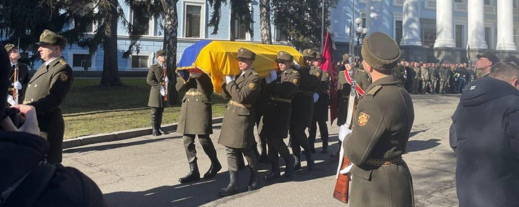 З убитим окупантами Антоном Сидоровим прощаються у Києві: фото церемонії - Київ