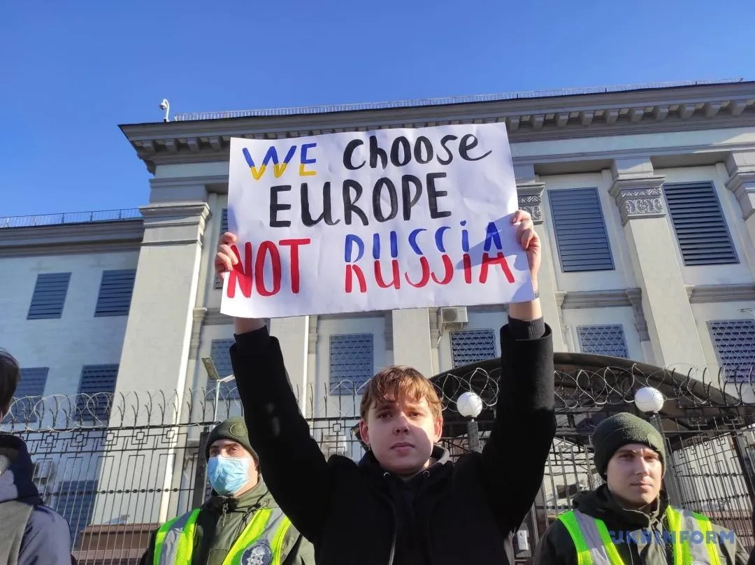 акція протесту під посольством Росії у Києві акція протесту під посольством Росії у Києві