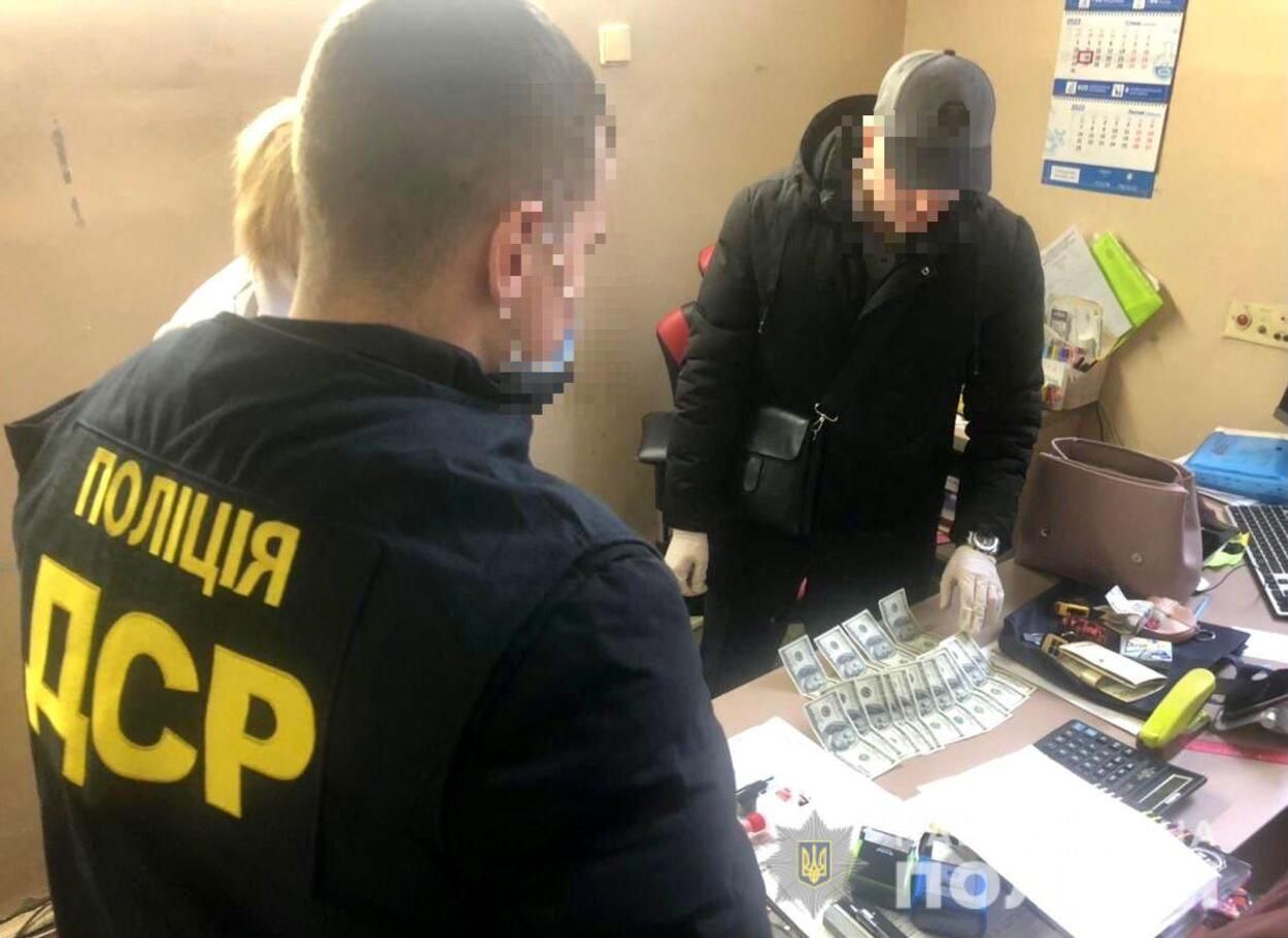 Брал "вознаграждение" за подтверждение болезней: чиновника львовской больницы поймали на взятке Брал "вознаграждение" за подтверждение болезней: чиновника львовской больницы поймали на взятке