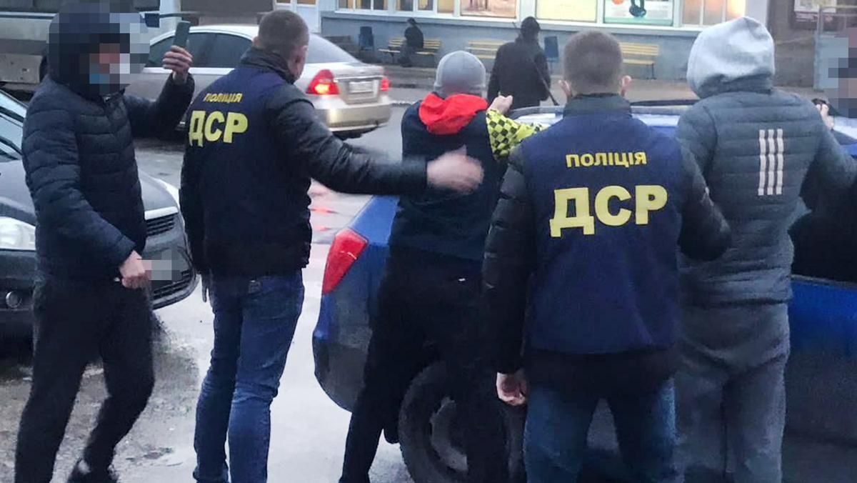 "Ваші родичі в біді": на Харківщині шахраї ошукали стареньких на шалені суми - Харків "Ваші родичі в біді": на Харківщині шахраї ошукали стареньких на шалені суми - Харків