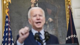 Біля кордонів України – 150 тисяч російських військових, і вони готові атакувати, – Байден 