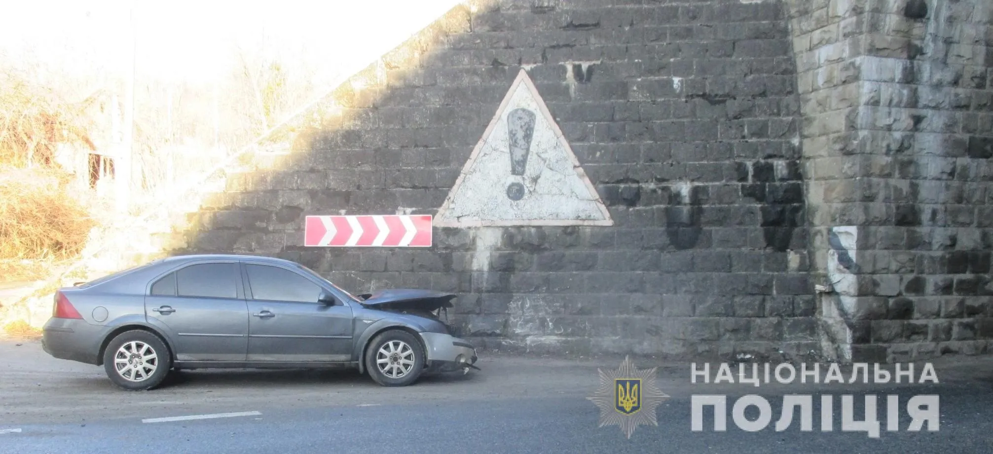 Ford влетів у стіну тунелю: у нищівній ДТП на Львівщині постраждала жінка Ford влетів у стіну тунелю: у нищівній ДТП на Львівщині постраждала жінка