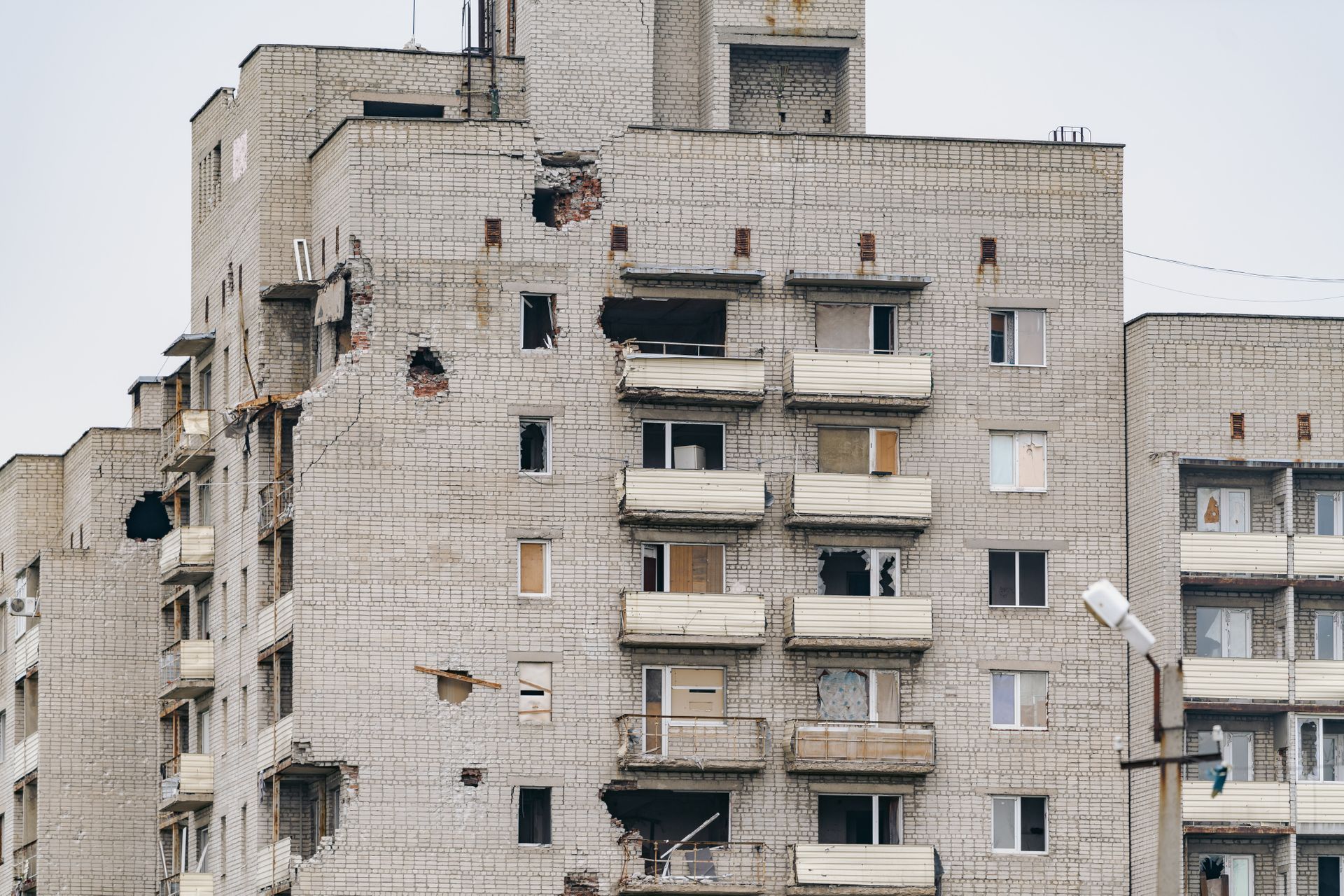 В окупованому Луганську почалися серії пограбувань квартир евакуйованих - 24 Канал