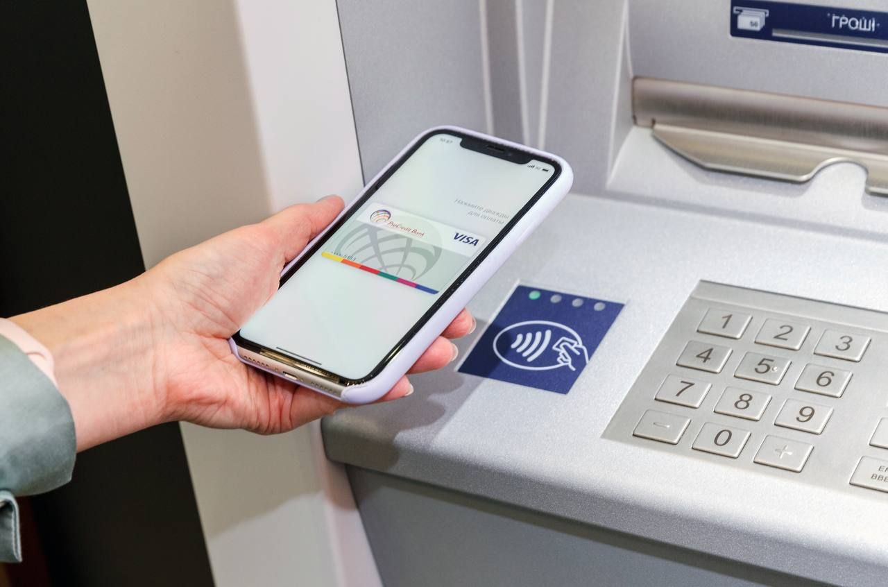 Кібератаки та складний політичний час: як обрати надійний банк та розпоряджатись фінансами - 24 Канал Кібератаки та складний політичний час: як обрати надійний банк та розпоряджатись фінансами - 24 Канал