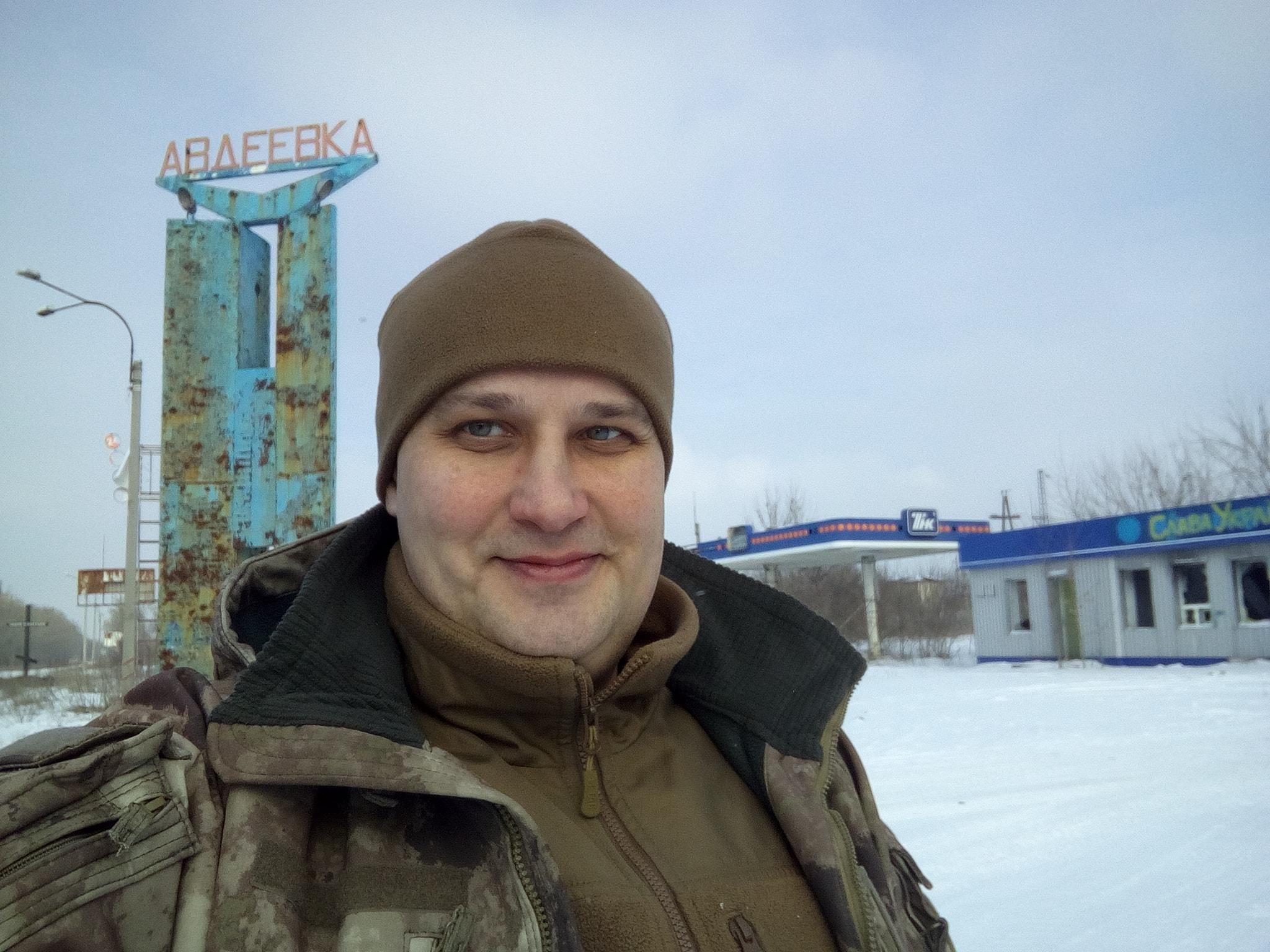 "Сепарок, выходи, приехали": таксист сдал полиции волонтера, читавшего новости от боевиков "Сепарок, выходи, приехали": таксист сдал полиции волонтера, читавшего новости от боевиков