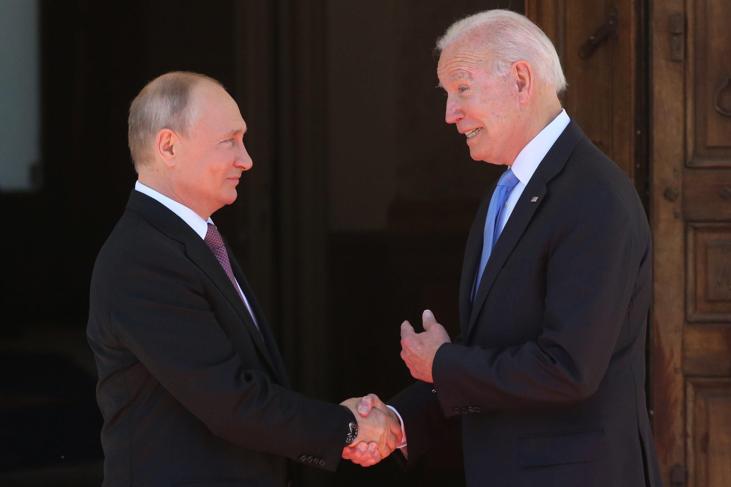 В США критикуют Байдена за "слишком мягкие" санкции против России