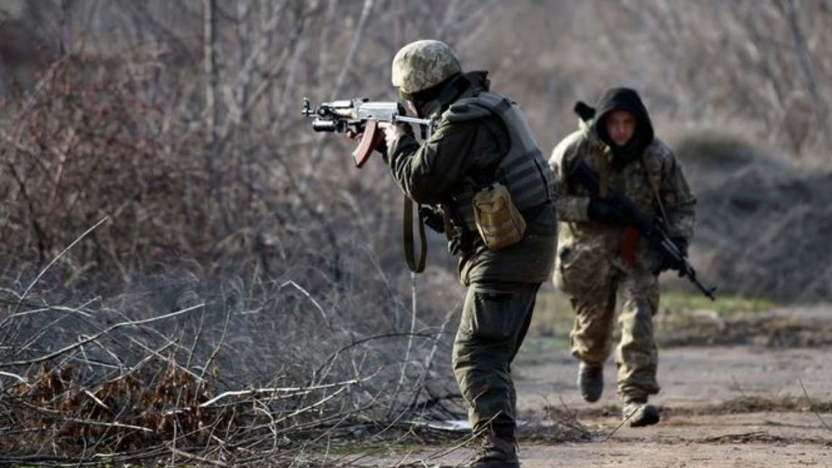 Гатять з артилерії та "Градів": боєць ЗСУ загинув, ще один травмований - 24 Канал Гатять з артилерії та "Градів": боєць ЗСУ загинув, ще один травмований - 24 Канал