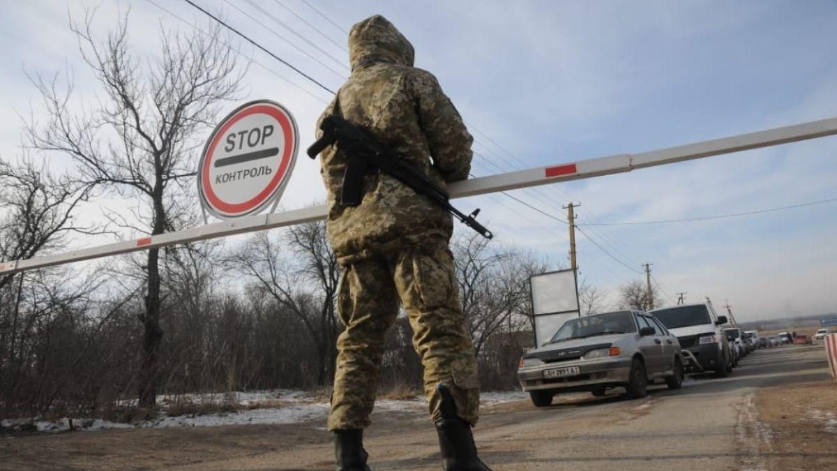 Чрезвычайное положение и дополнительные миллиарды на армию: главные новости 23 февраля