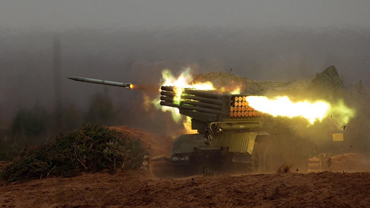 Из "Градов" и минометов: Россия обстреляла военные объекты Украины Из "Градов" и минометов: Россия обстреляла военные объекты Украины