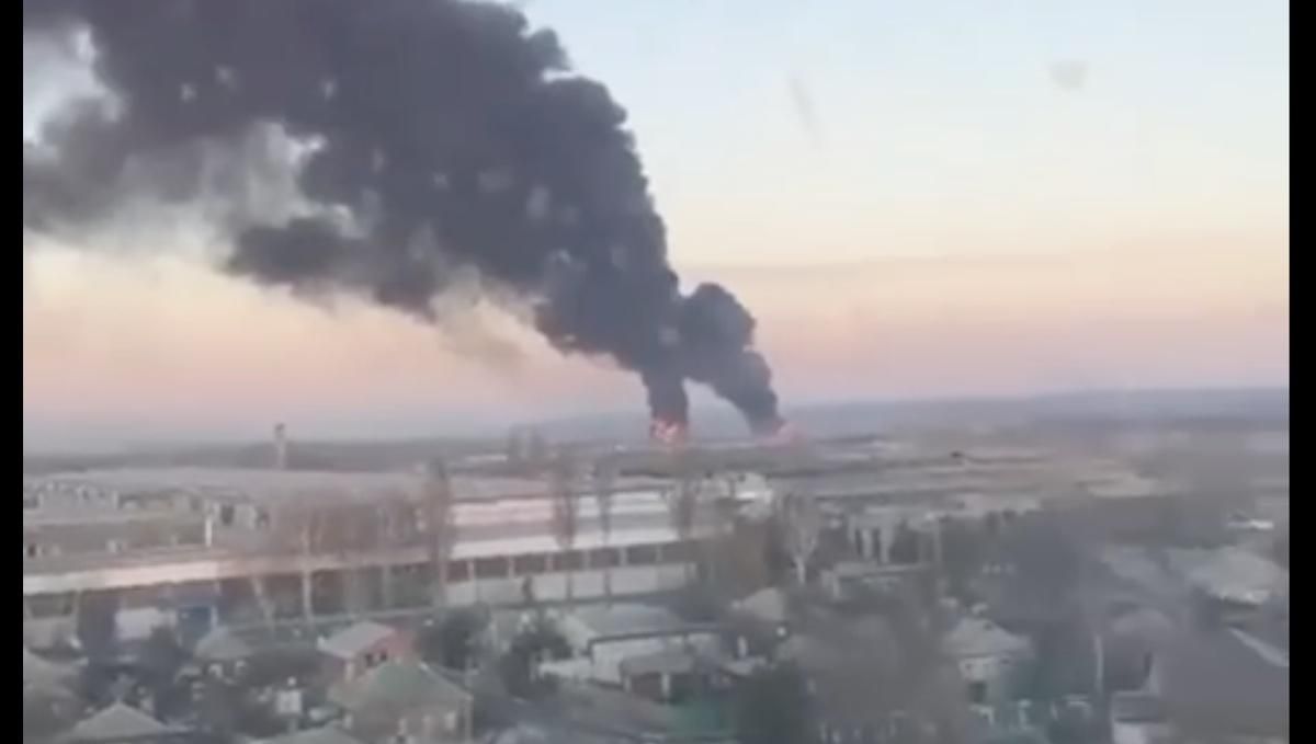 Аэропорт в Чугуеве пылает: в соцсетях показали видео - 24 Канал Аэропорт в Чугуеве пылает: в соцсетях показали видео - 24 Канал