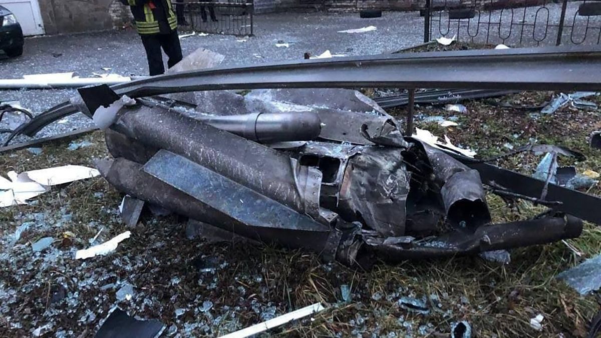 В Киеве заметили остатки беспилотника или ракеты: красноречивое фото
