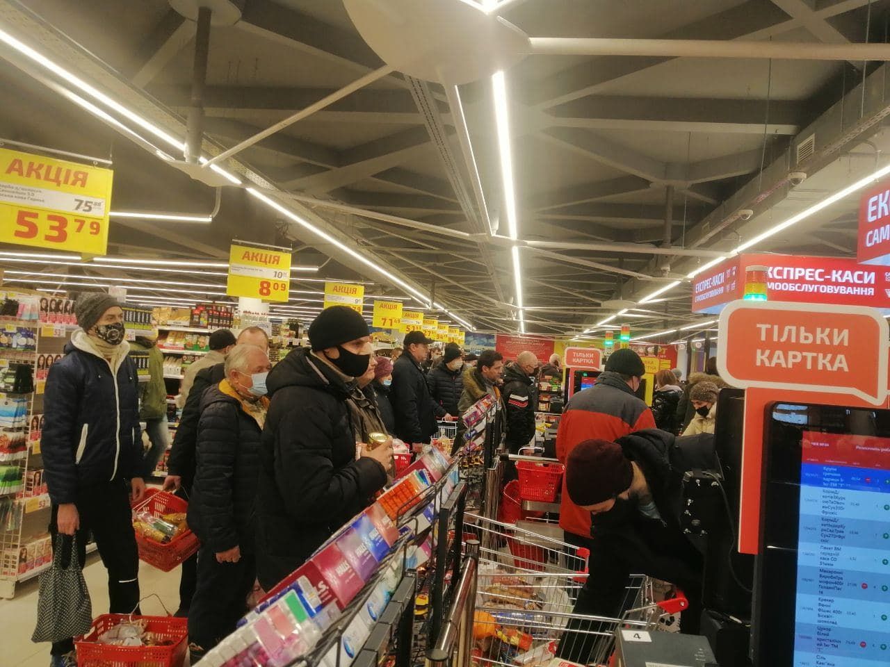 У магазинах Києва страшенні черги: що відомо - 24 Канал У магазинах Києва страшенні черги: що відомо - 24 Канал