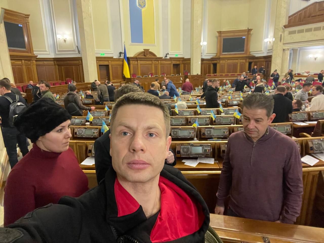 Депутати зібрались у Раді, щоб підтримати впровадження воєнного стану - 24 Канал Депутати зібрались у Раді, щоб підтримати впровадження воєнного стану - 24 Канал