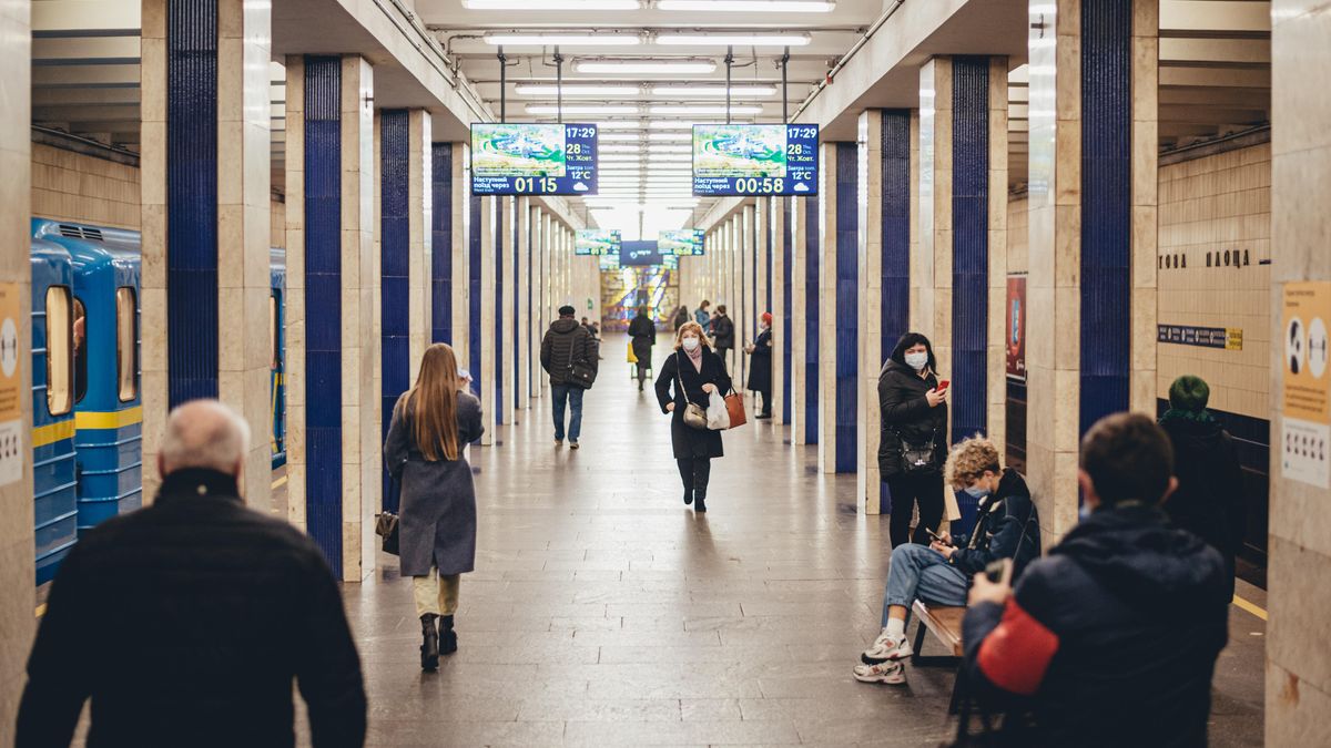 У метро Києва та Харкова пропускають безкоштовно - 24 Канал У метро Києва та Харкова пропускають безкоштовно - 24 Канал