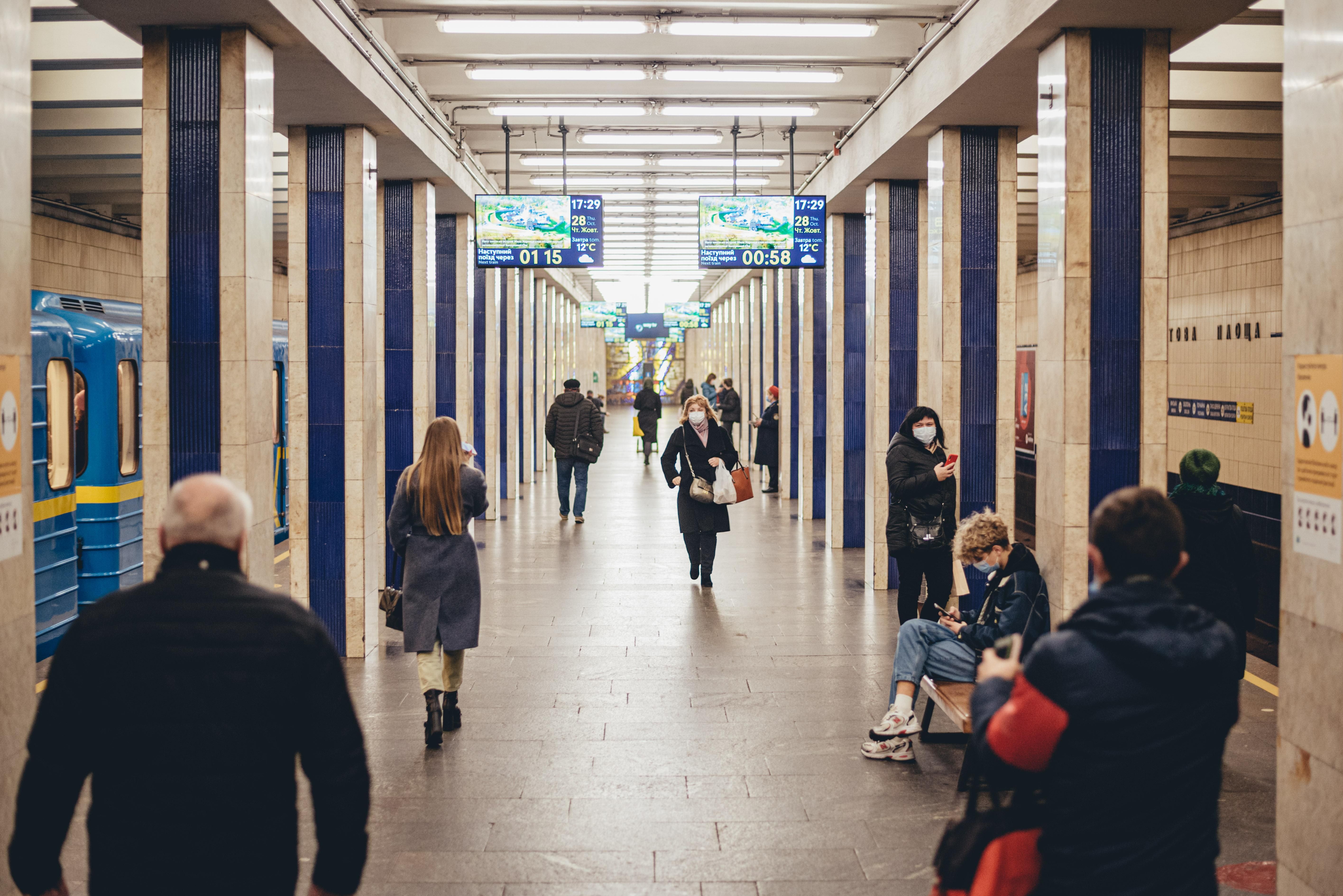 В метро Киева и Харькова пропускают бесплатно В метро Киева и Харькова пропускают бесплатно