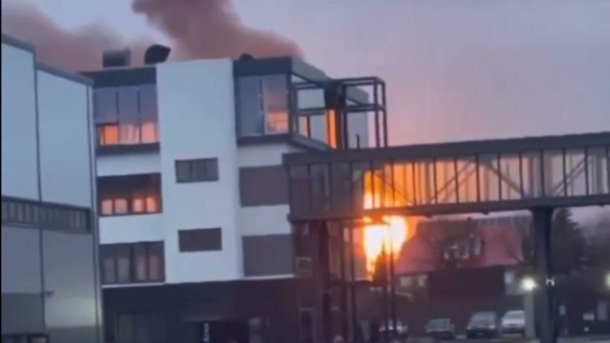 Окупанти влучили в Івано-Франківський аеропорт: відео - 24 Канал Окупанти влучили в Івано-Франківський аеропорт: відео - 24 Канал