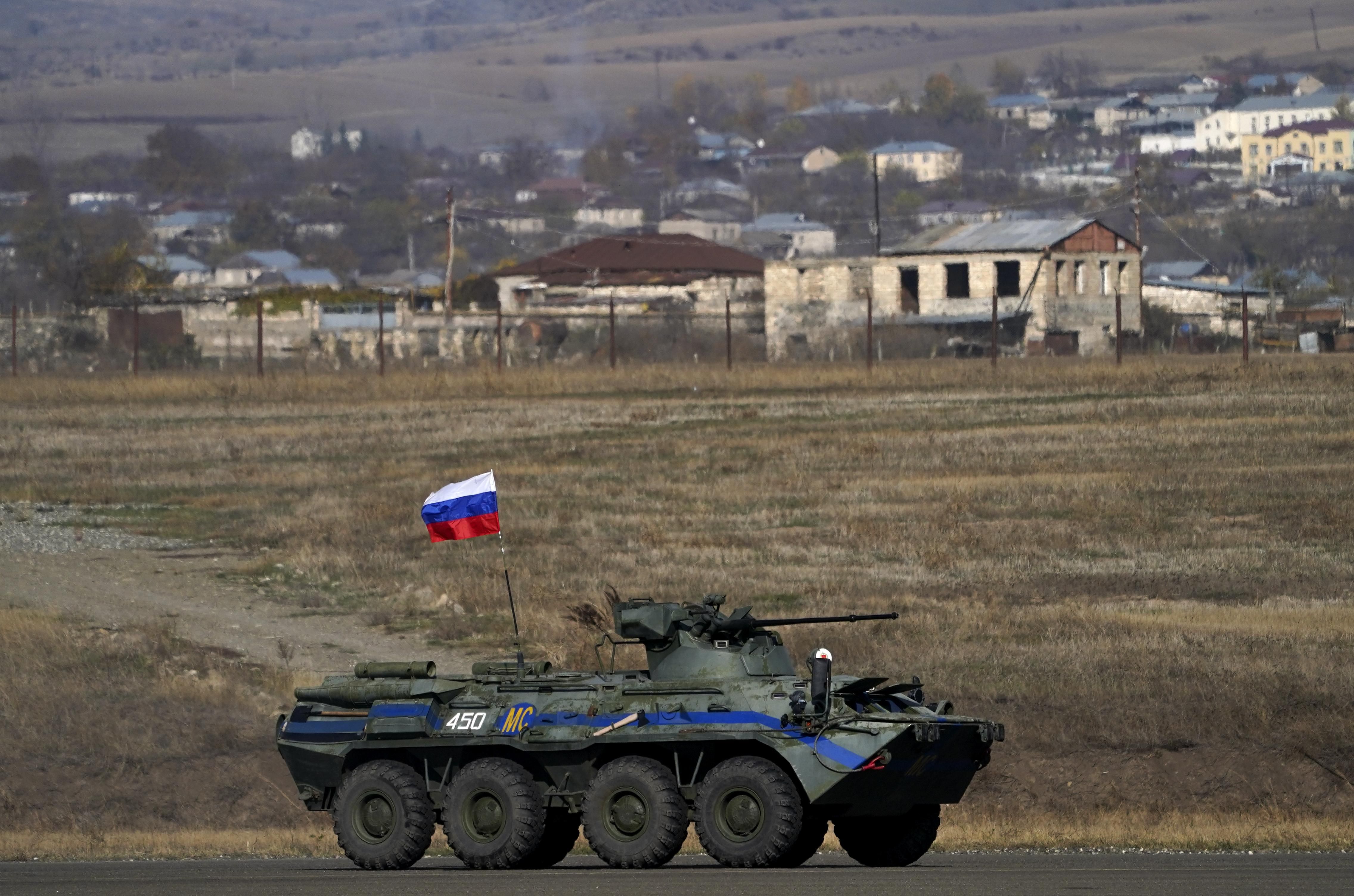 Наступлению российских войск через госграницу предшествует обстрел, далее – техника