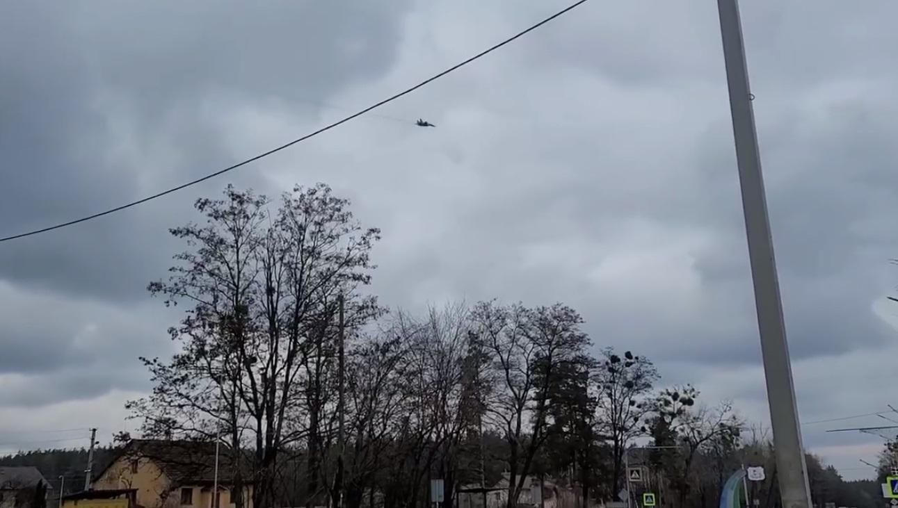 У мережі з'явилося відео повітряного бою під Києвом - 24 Канал У мережі з'явилося відео повітряного бою під Києвом - 24 Канал